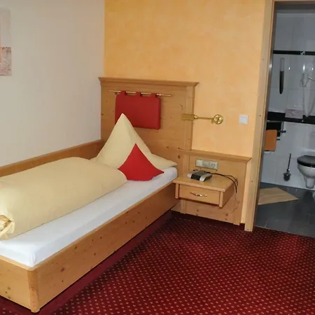 Zur Jurahohe Hotel 3*