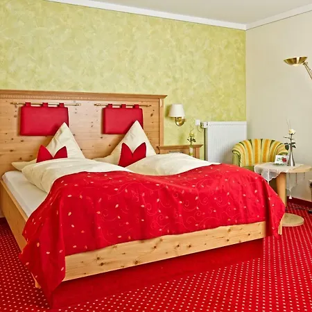 Отель Zur Jurahohe 3*