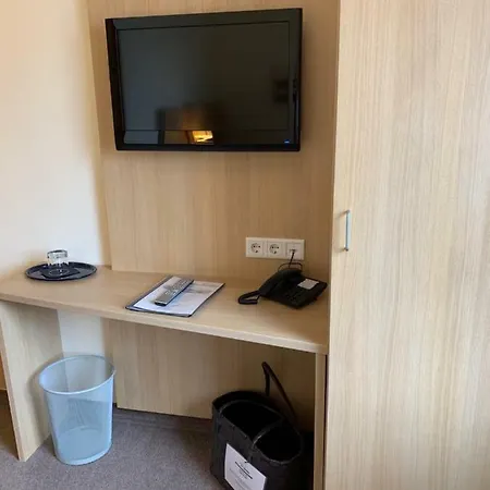 Zur Jurahohe 3*