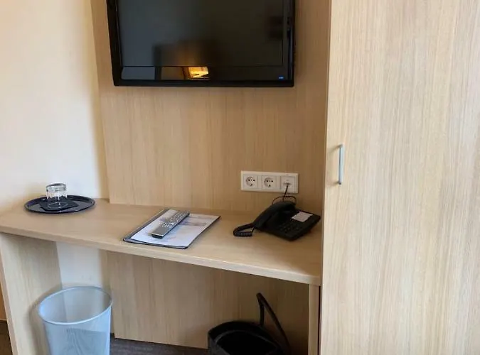 Zur Jurahohe 3*